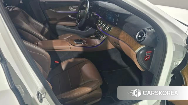 Mercedes-Benz E-Class W213 2022 Белый из Кореи, фото 3