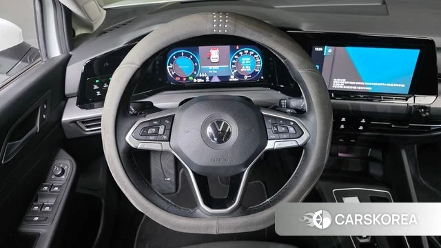 Volkswagen Golf 8th Generation 2022 Белый из Кореи, фото 3