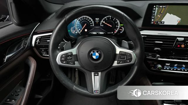BMW 5 Series (G30) 2018 Серый из Кореи, фото 3