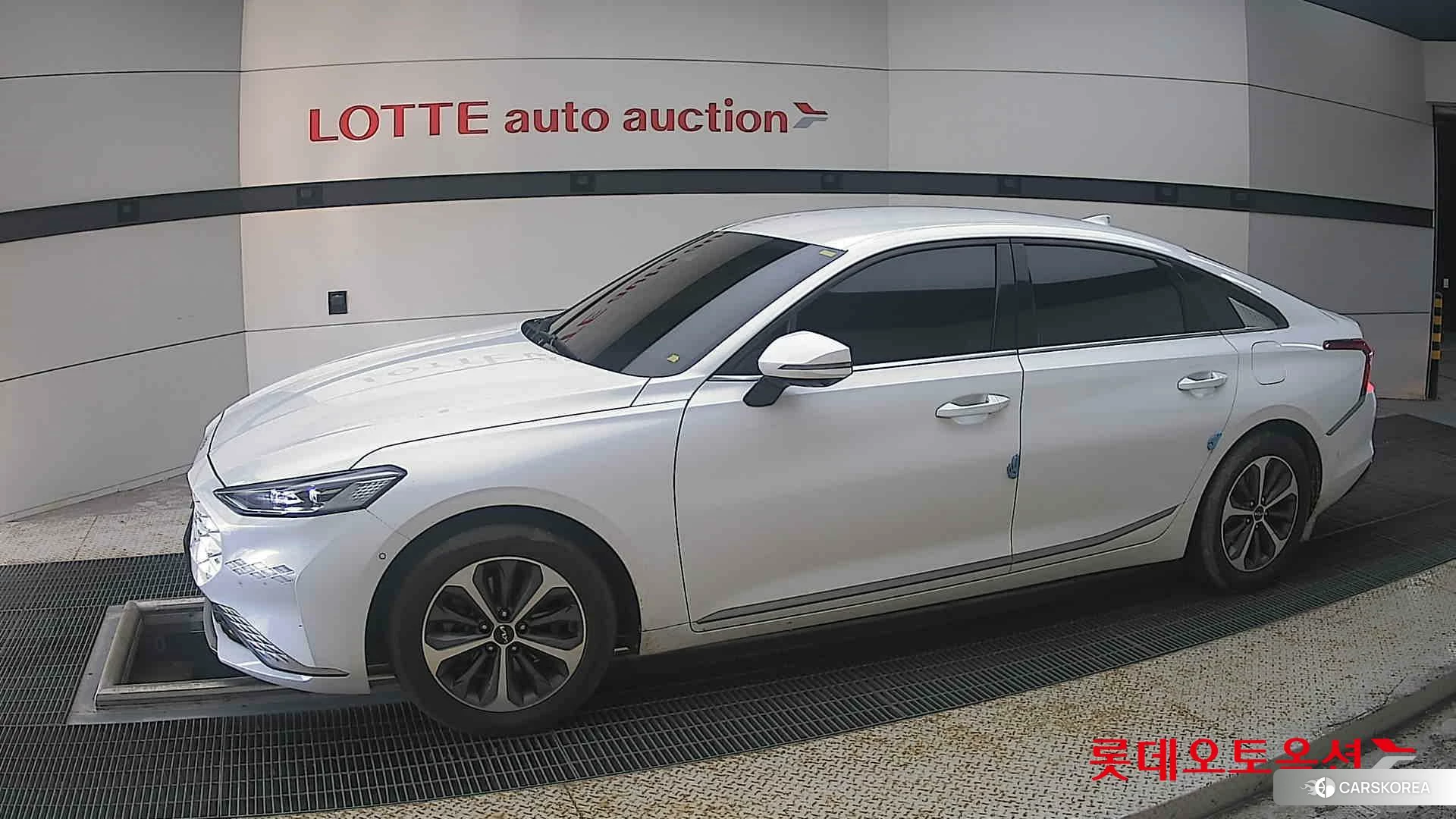 Kia K8 Hybrid 2023 Snow White Pearl из Кореи, фото 3