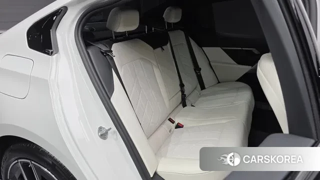 BMW 5 Series (G60) 2025 Белый из Кореи, фото 3