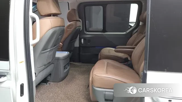 Hyundai Staria 2023 Белый из Кореи, фото 3