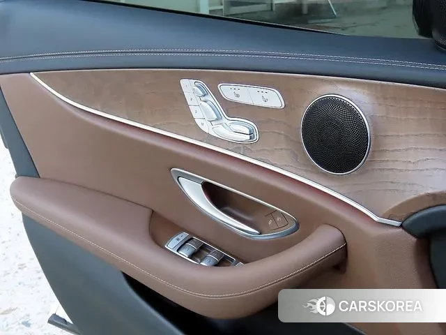 Mercedes-Benz E-Class W213 2021 Белый из Кореи, фото 3