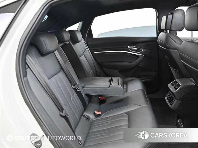 Audi e-Tron 2021 Жемчужный цвет из Кореи, фото 3