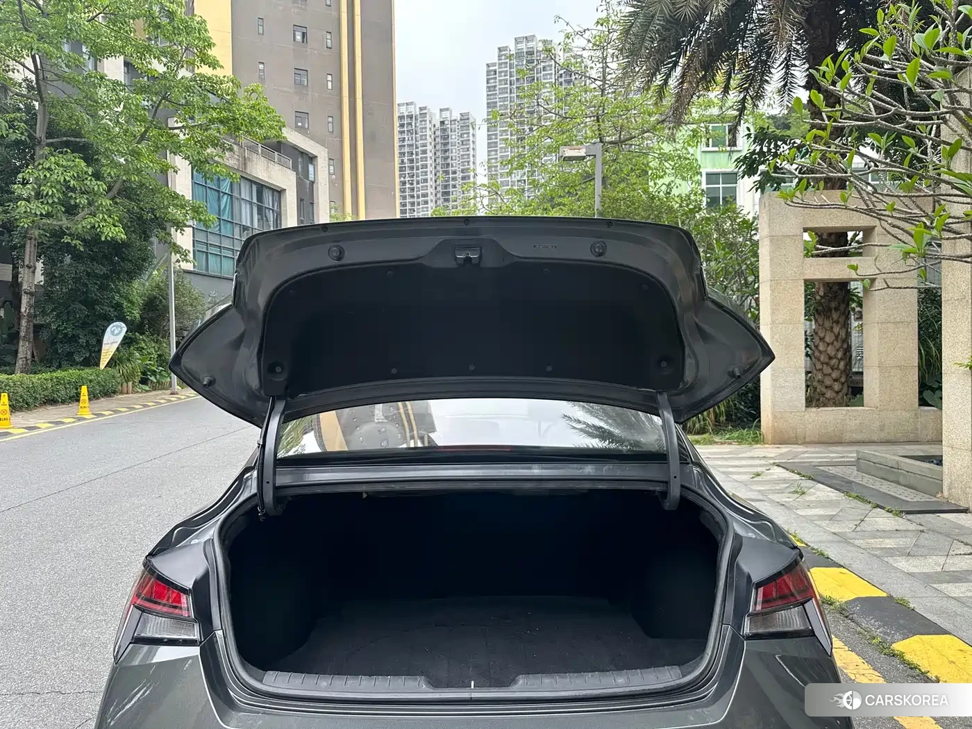 Hyundai Elantra 2024 Silver/gray из Китая, фото 3