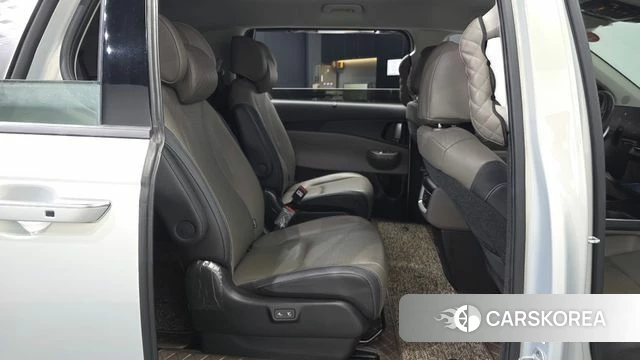 Kia The New Carnival 4th Generation 2024 Серебристо-серый из Кореи, фото 3