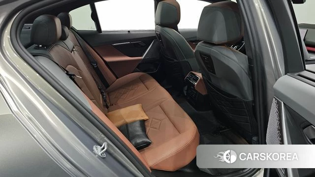 BMW 5 Series (G60) 2025 Серебристо-серый из Кореи, фото 3