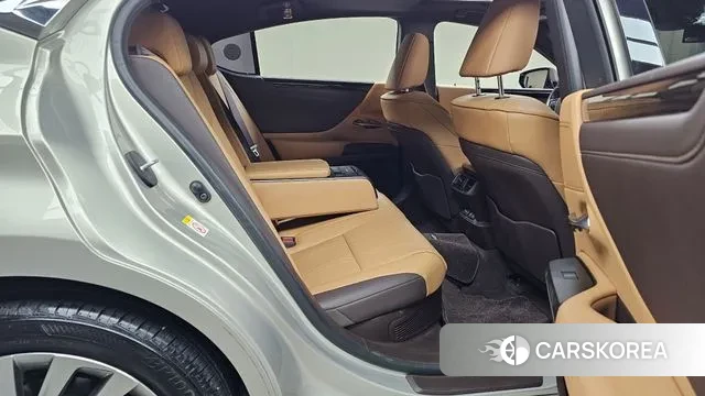 Lexus ES300h 7th generation 2020 Песочный из Кореи, фото 3