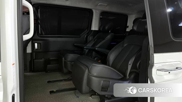 Hyundai Staria 2023 Белый из Кореи, фото 3