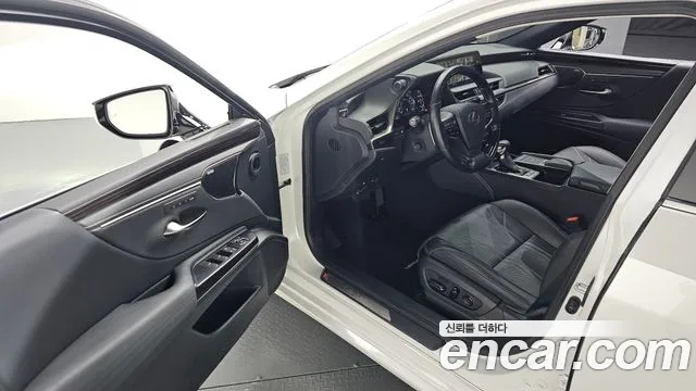 Lexus ES300h 7th generation 2020 Белый из Кореи, фото 3