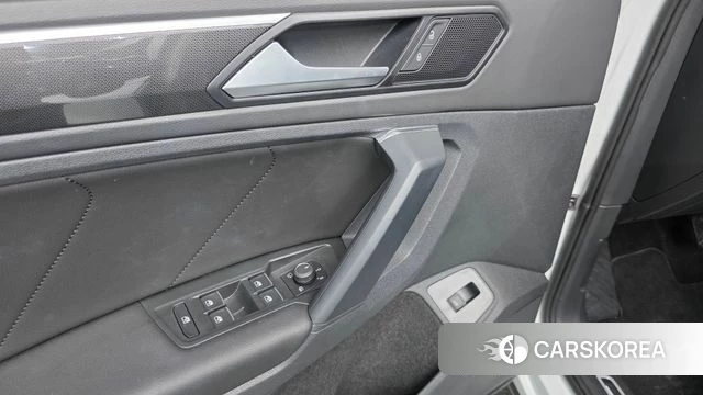 Volkswagen Tiguan second Generation 2022 Белый из Кореи, фото 3