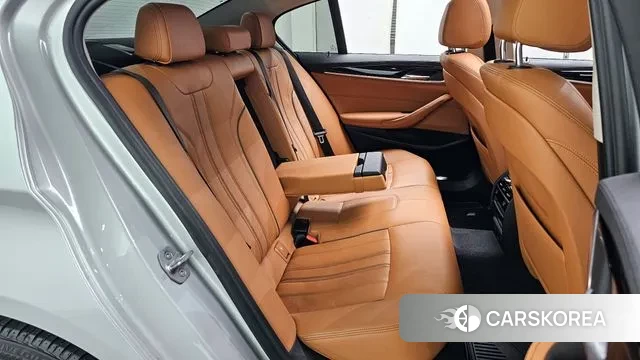 BMW 5 Series (G30) 2018 Серебряный из Кореи, фото 3