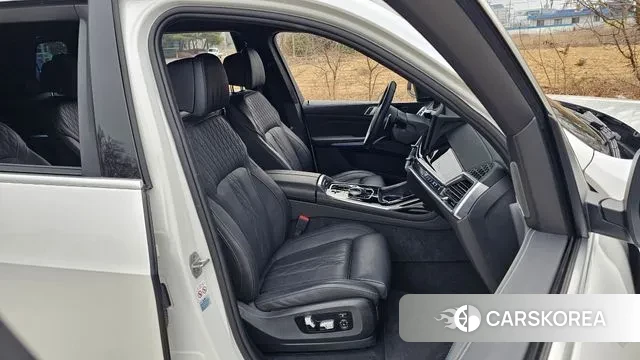 BMW X7 (G07) 2024 Белый из Кореи, фото 3