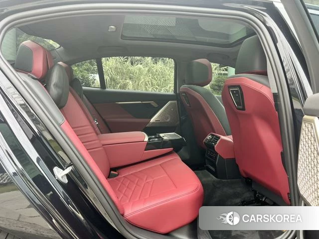 BMW 5 series 2025 Черный из Китая, фото 3