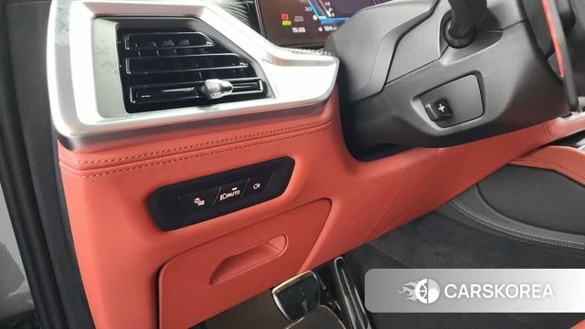 BMW X6M (G06) 2024 Цвет галактики из Кореи, фото 3