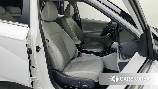 Hyundai Kona (SX2) 2023 Белый из Кореи, фото 3