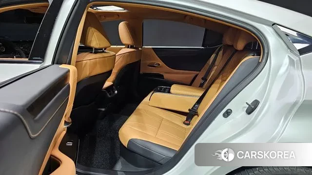 Lexus ES300h 7th generation 2023 Серый из Кореи, фото 3