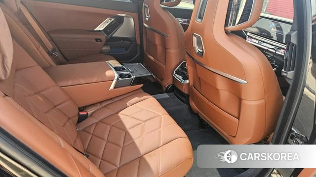 BMW 7 Series (G70) 2025 Черный из Кореи, фото 3