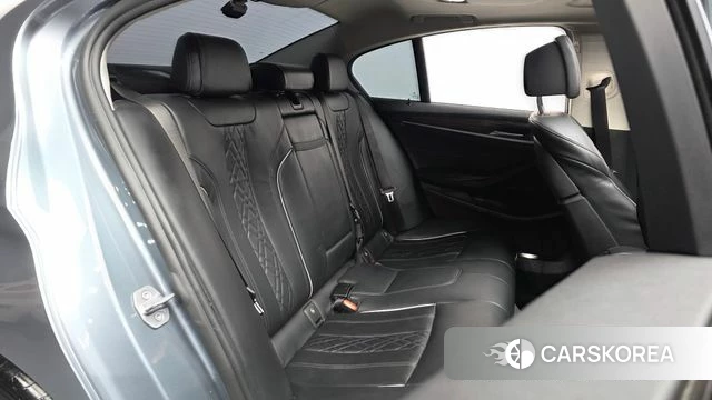 BMW 5 Series (G30) 2018 Серебристо-серый из Кореи, фото 3