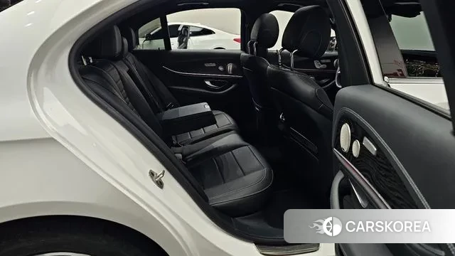 Mercedes-Benz E-Class W213 2023 Белый из Кореи, фото 3