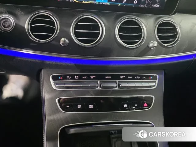 Mercedes-Benz E-Class W213 2022 Белый из Кореи, фото 3