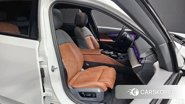 BMW 5 Series (G60) 2025 Белый из Кореи, фото 3