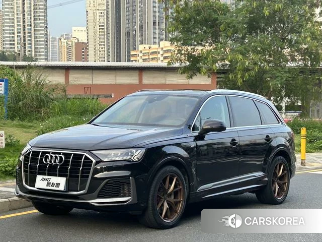 Audi Q7 2021 Черный из Китая, фото 3