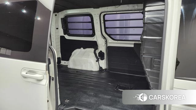 Hyundai Staria 2022 Белый из Кореи, фото 3