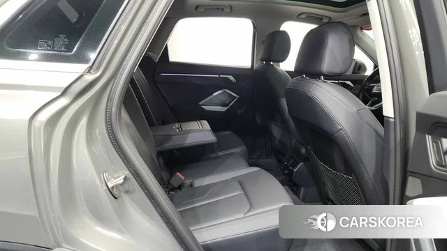 Audi Q3 (F3) 2024 Серый из Кореи, фото 3