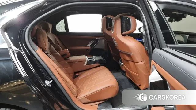 BMW 7 Series (G70) 2025 Черный из Кореи, фото 3