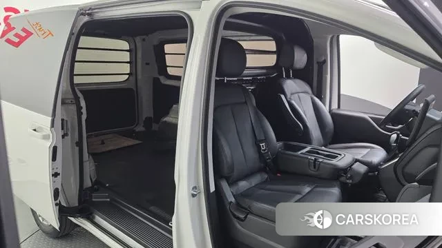 Hyundai Staria 2022 Белый из Кореи, фото 3