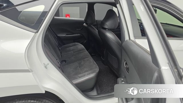 Hyundai Kona (SX2) 2023 Белый из Кореи, фото 3