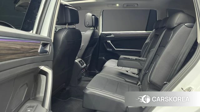 Volkswagen Tiguan Allspace 2022 Белый из Кореи, фото 3