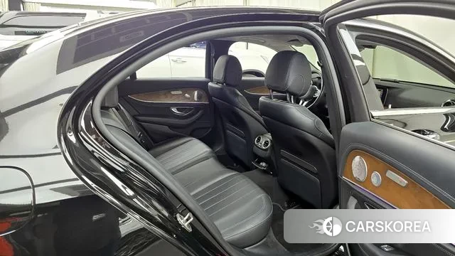 Mercedes-Benz E-Class W213 2019 Черный из Кореи, фото 3