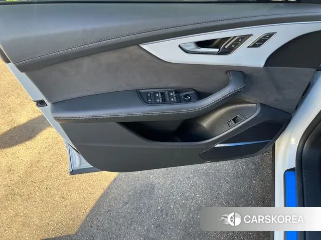 Audi Q8 (4M) 2023 Белый из Кореи, фото 3