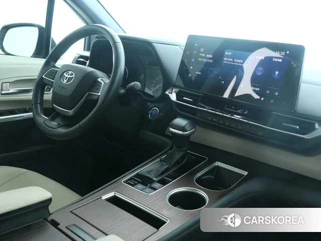 Toyota Grevia 2024 Белый из Китая, фото 3