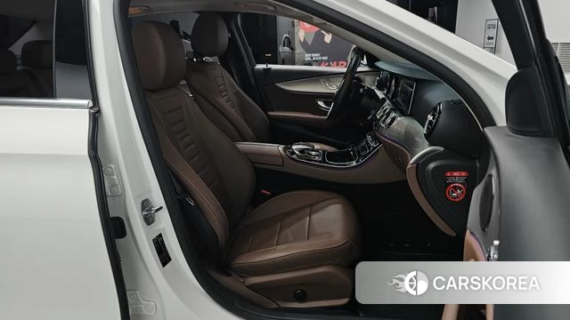 Mercedes-Benz E-Class W213 2018 Белый из Кореи, фото 3