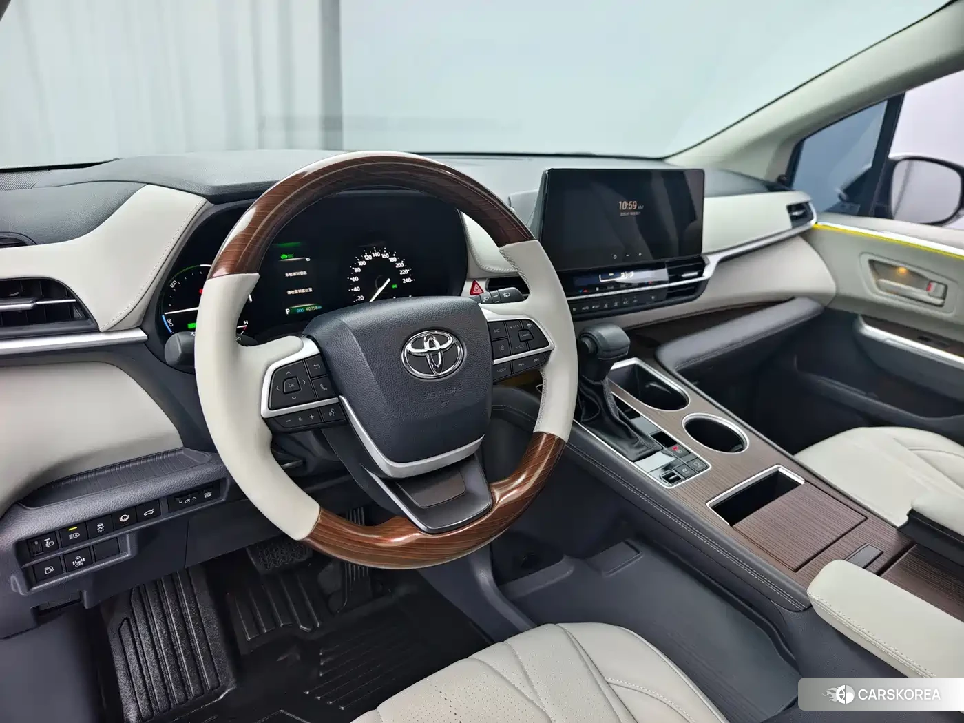 Toyota Sienna 2024 Champagne/brown из Китая, фото 3
