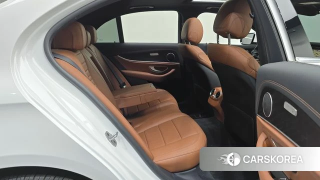 Mercedes-Benz E-Class W213 2021 Белый из Кореи, фото 3