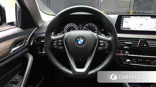 BMW 5 Series (G30) 2018 Белый из Кореи, фото 4