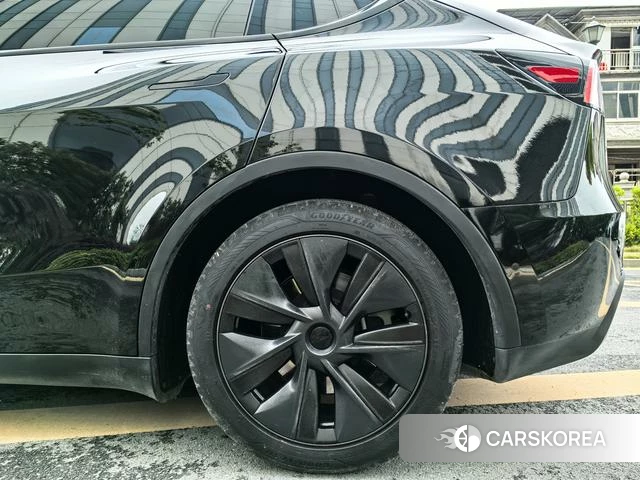 Tesla Model Y 2023 Черный из Китая, фото 4