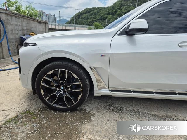 BMW X7 (G07) 2023 Белый из Кореи, фото 4