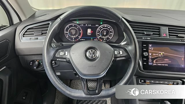 Volkswagen Tiguan second Generation 2018 Белый из Кореи, фото 4