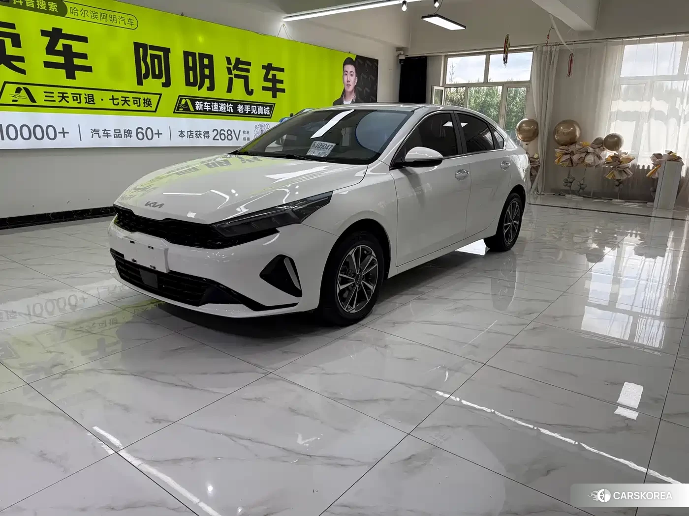 Kia K3 2023 Белый из Китая, фото 4