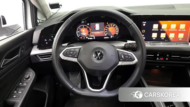 Volkswagen Golf 8th Generation 2022 Белый из Кореи, фото 4