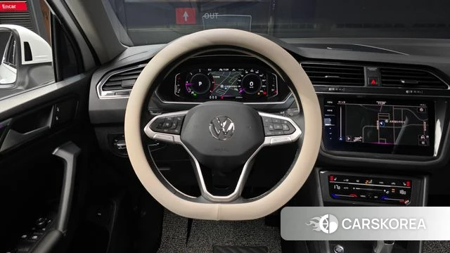 Volkswagen Tiguan second Generation 2022 Белый из Кореи, фото 4