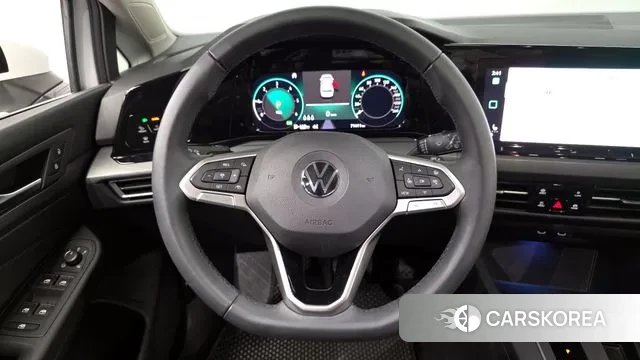 Volkswagen Golf 8th Generation 2022 Белый из Кореи, фото 4