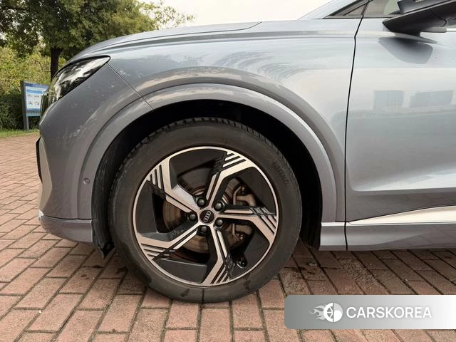 Audi Q4 e-tron 2022 Темно-серый из Китая, фото 4