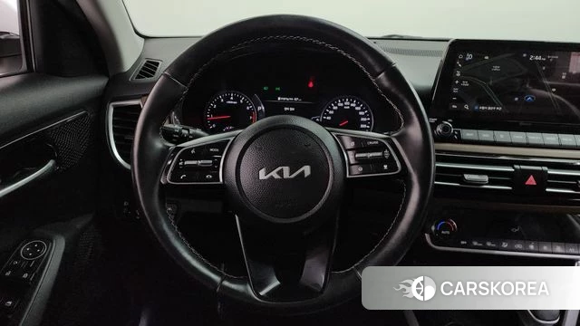 Kia Seltos 2022 Белый из Кореи, фото 4