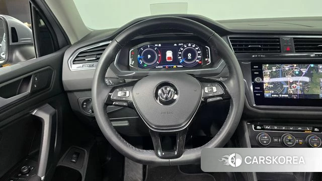 Volkswagen Tiguan Allspace 2020 Серебристо-серый из Кореи, фото 4